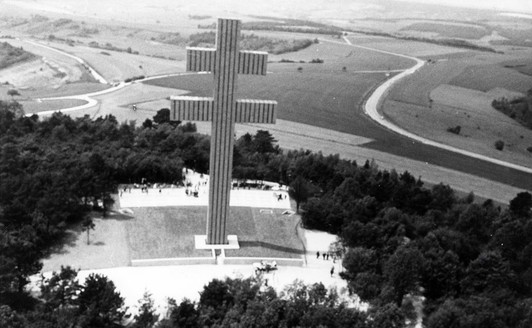 Croix de Lorraine à Colombey-les-deux-Eglises