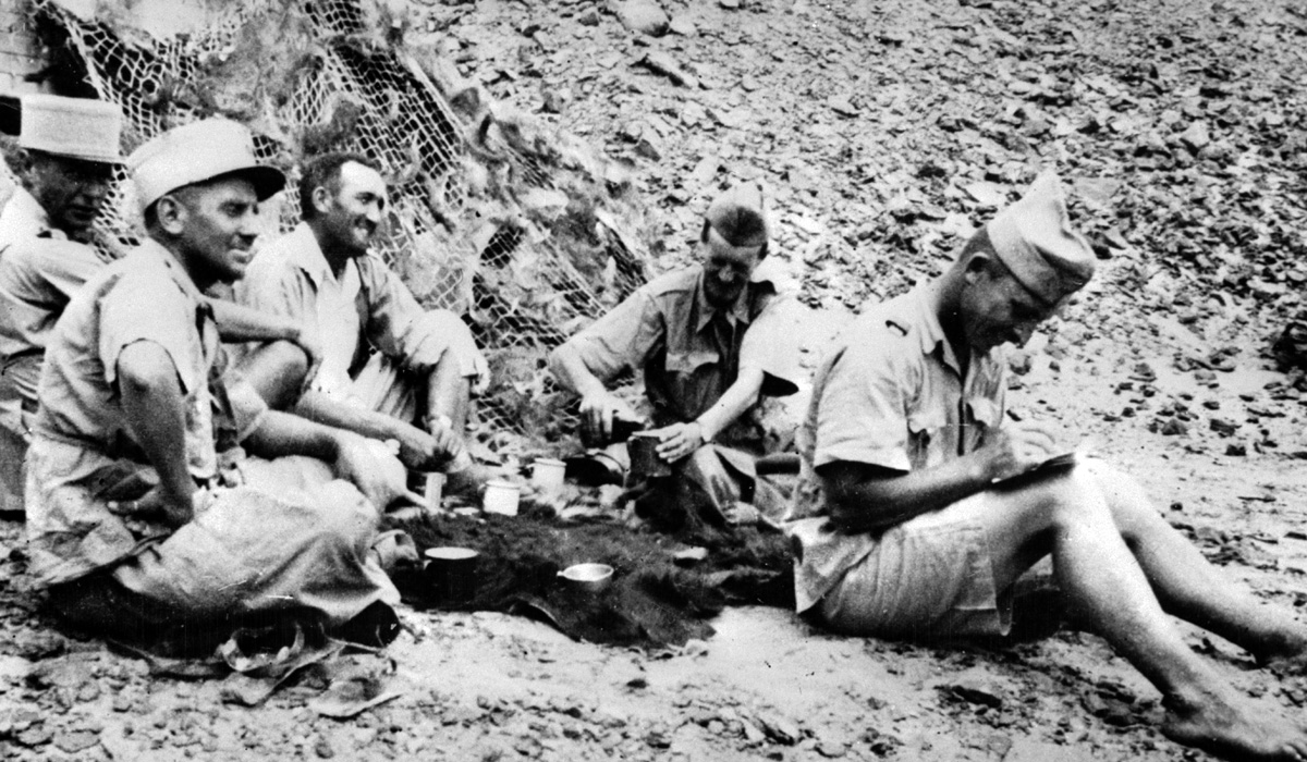 le colonel Leclerc et ses officiers d’état-major au Fezzan (Libye)