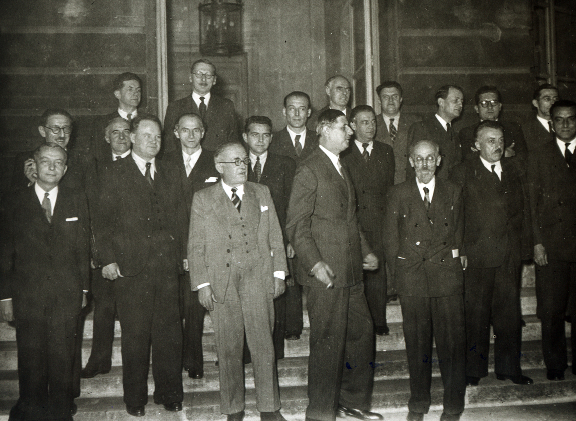 Le Gouvernement provisoire autour de son chef, le général de Gaulle, 21 novembre 1945