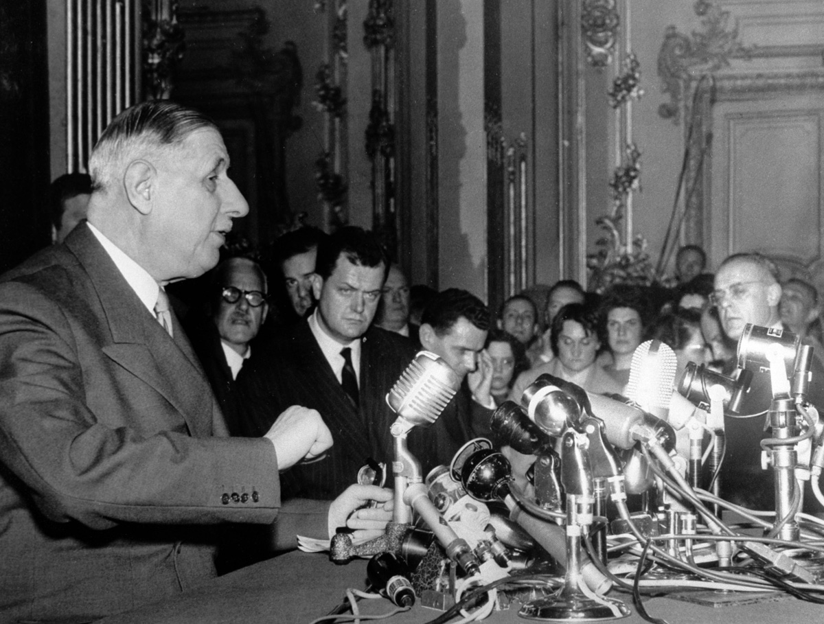 le général de Gaulle lors de sa conférence de presse au palais d’Orsay, 19 mai 1958