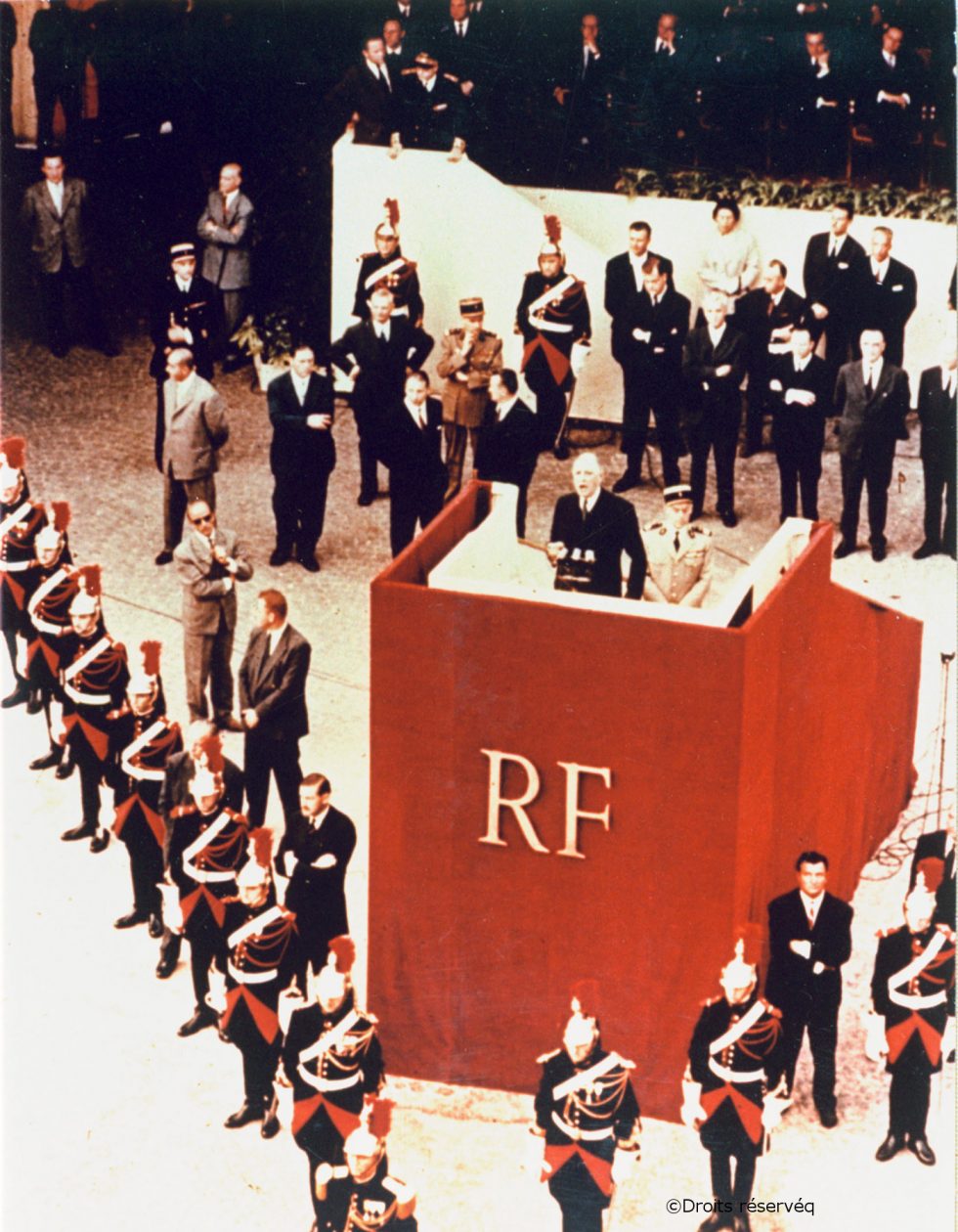 04-09-1958-pr-sentation-de-la-nouvelle-constitution-place-de-la