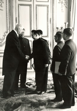 L’ambassadeur de RPC remet ses lettres de créance à de Gaulle, 6 juin 1964