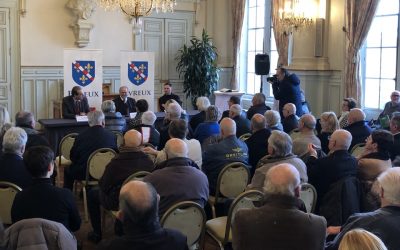 Conférence de presse à Evreux – Statue du général de Gaulle